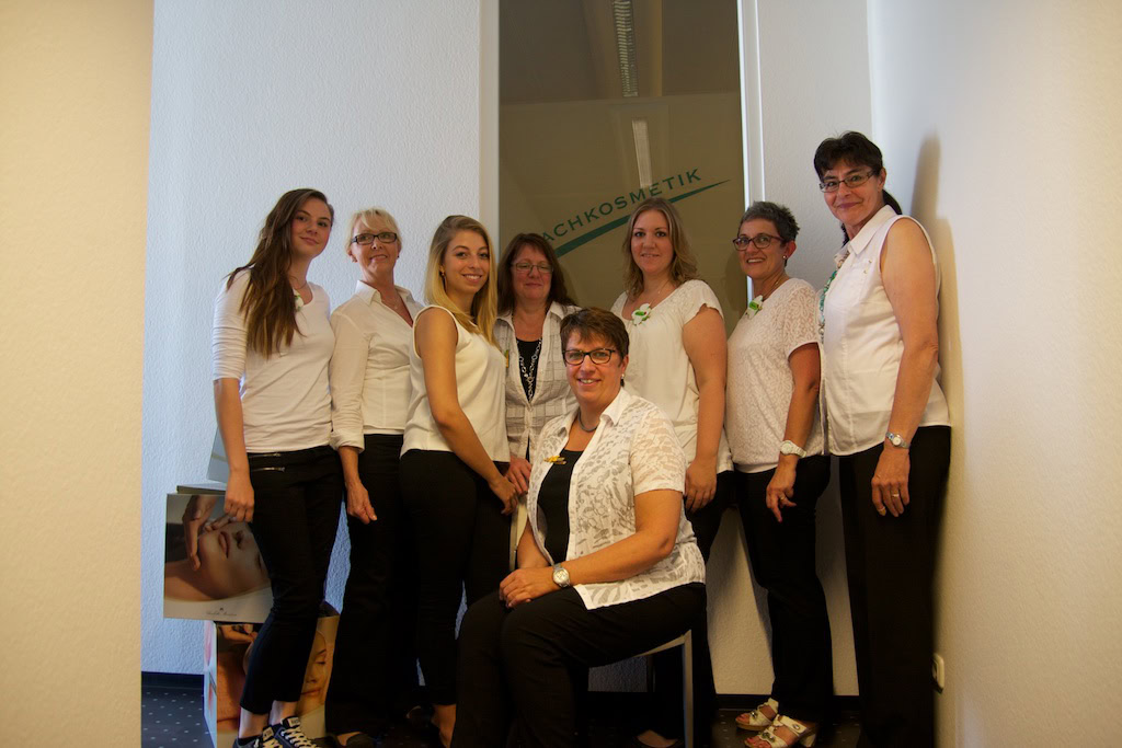 Team von Fachkosmetik in Büro